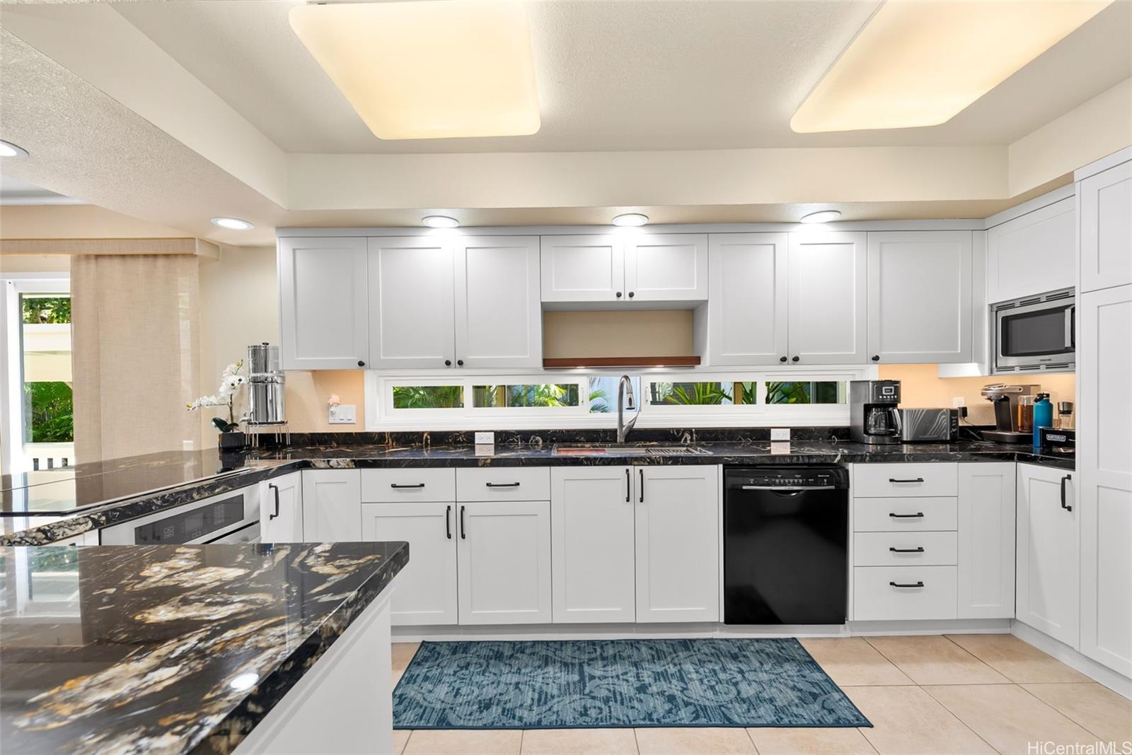 1357  Kaeleku Street Kalama Valley, Hawaii Kai home - photo 7 of 25