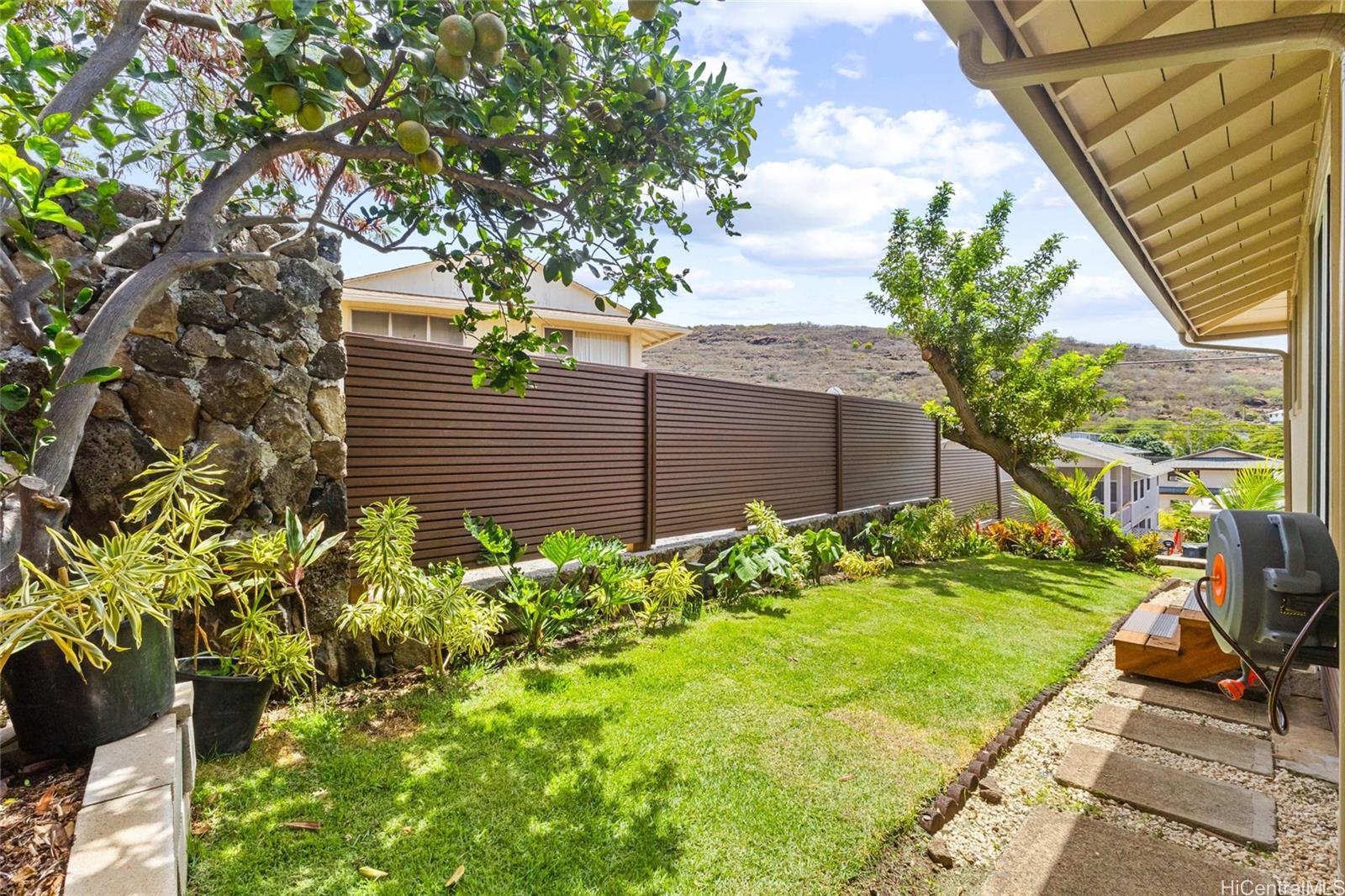 1358  Makaikoa Street Waialae Nui Rdge, Diamond Head home - photo 4 of 25