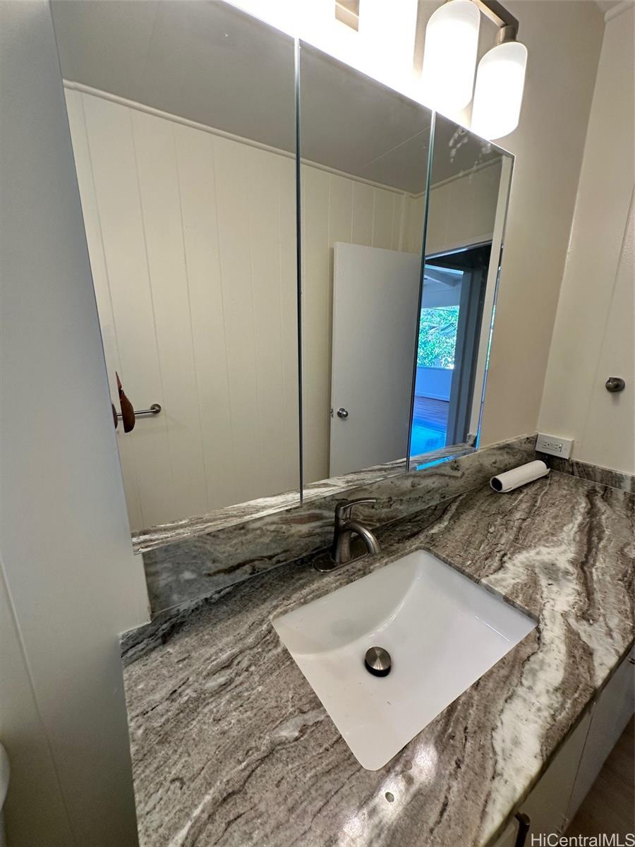 1360 Ala Aolani St Honolulu - Rental - photo 16 of 25