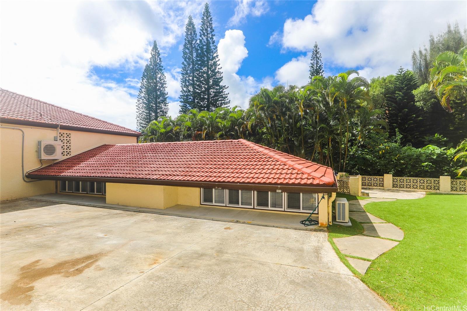 1365 Kukana Place Kailua - Rental - photo 2 of 15