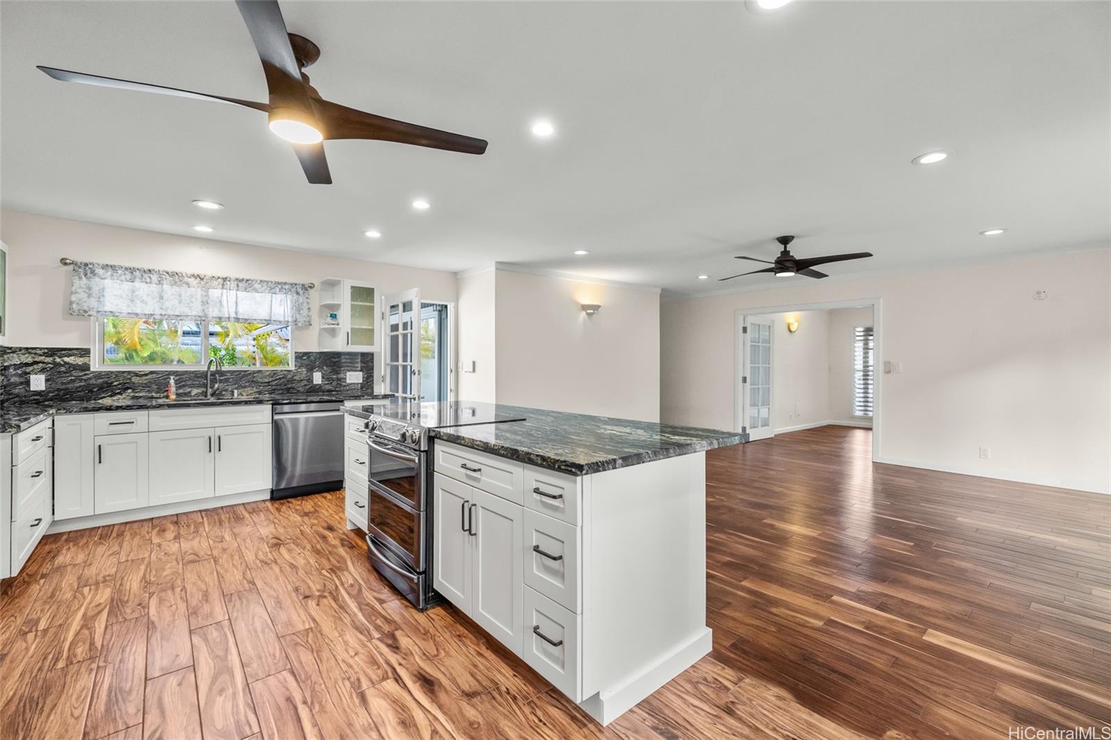 1366  Akiahala Pl Kaopa, Kailua home - photo 8 of 25