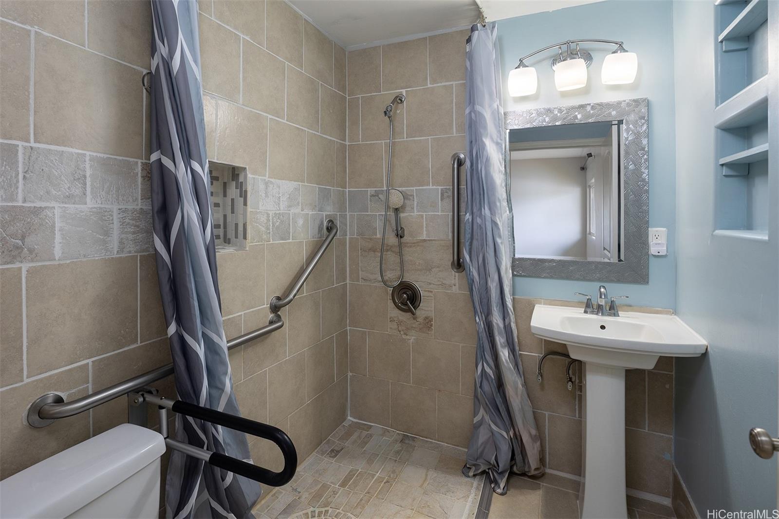 1367 Kuahaka St Pearl City - Rental - photo 7 of 16