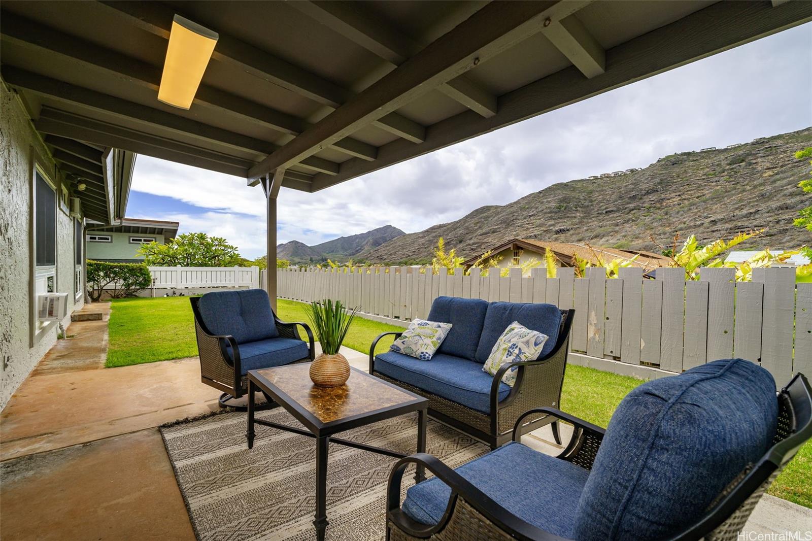 1368  Kaeleku Street Kalama Valley, Hawaii Kai home - photo 19 of 25