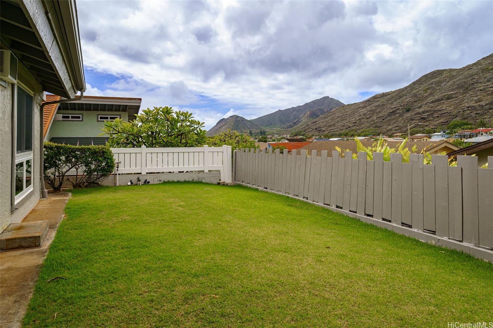 1368  Kaeleku Street Kalama Valley, Hawaii Kai home - photo 20 of 25