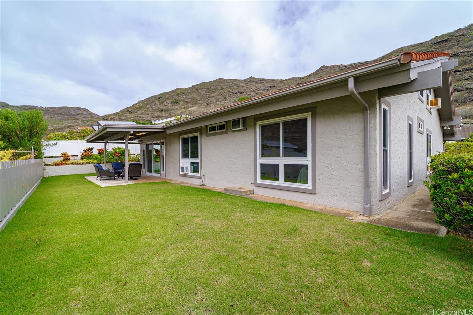 1368  Kaeleku Street Kalama Valley, Hawaii Kai home - photo 21 of 25