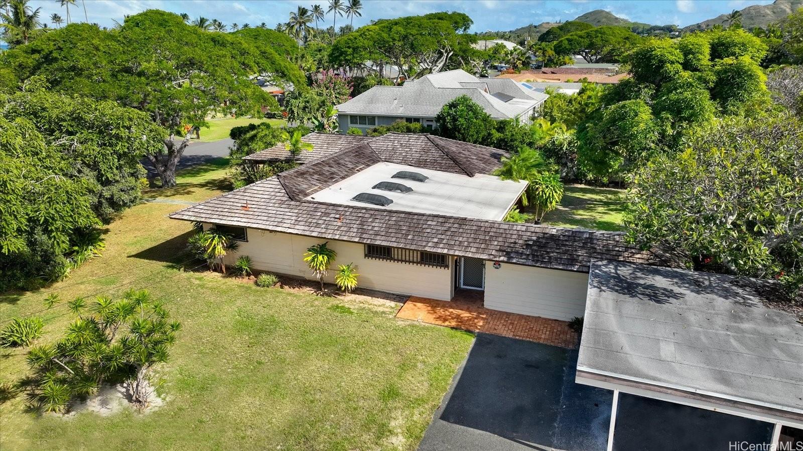 137  Kuuala Street Kuulei Tract, Kailua home - photo 2 of 16