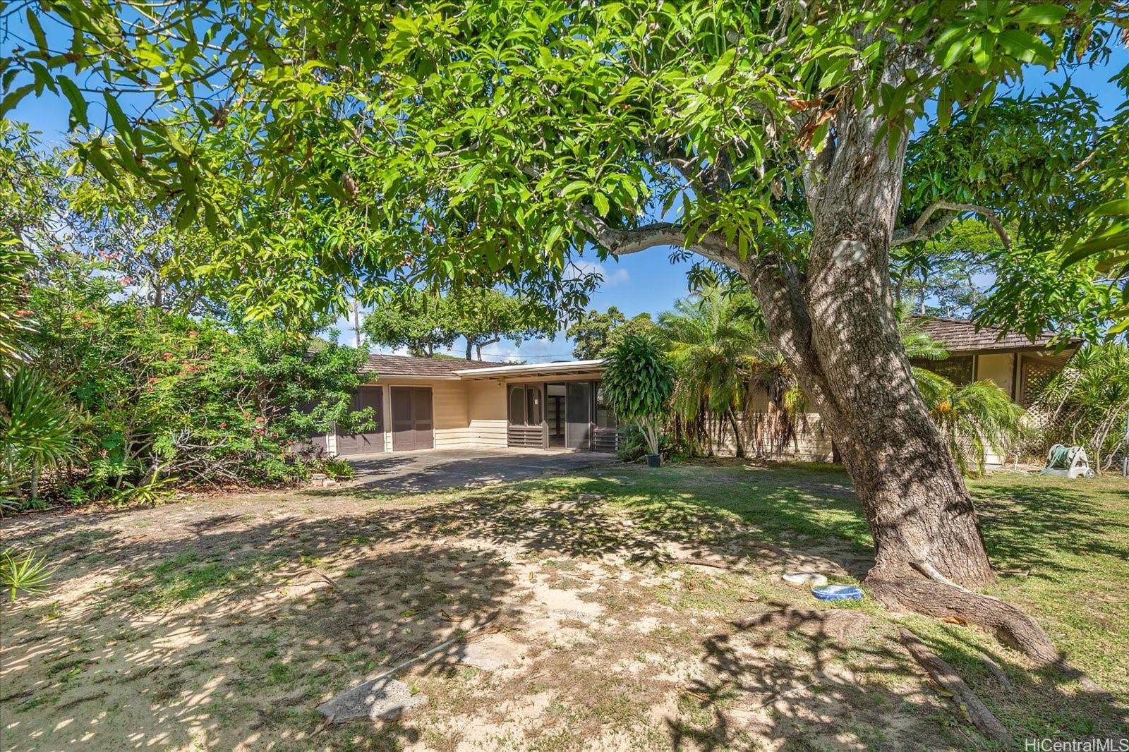 137  Kuuala Street Kuulei Tract, Kailua home - photo 4 of 16