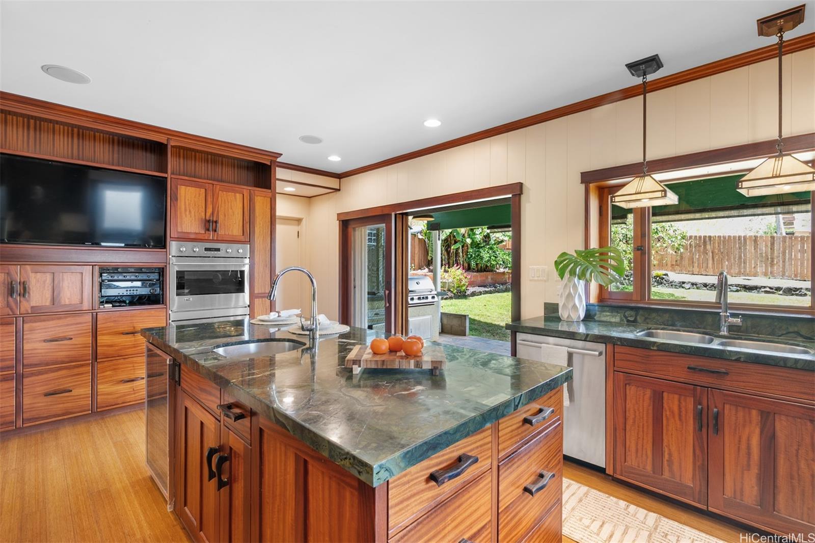 1371  Hele Street Keolu Hills, Kailua home - photo 9 of 25