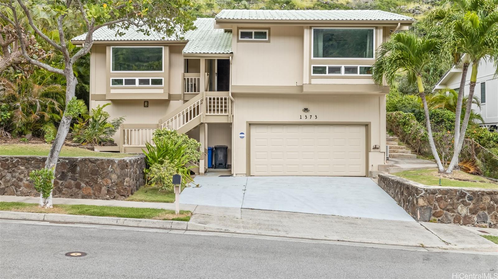 1373  Kaeleku St Kalama Valley, Hawaii Kai home - photo 22 of 25
