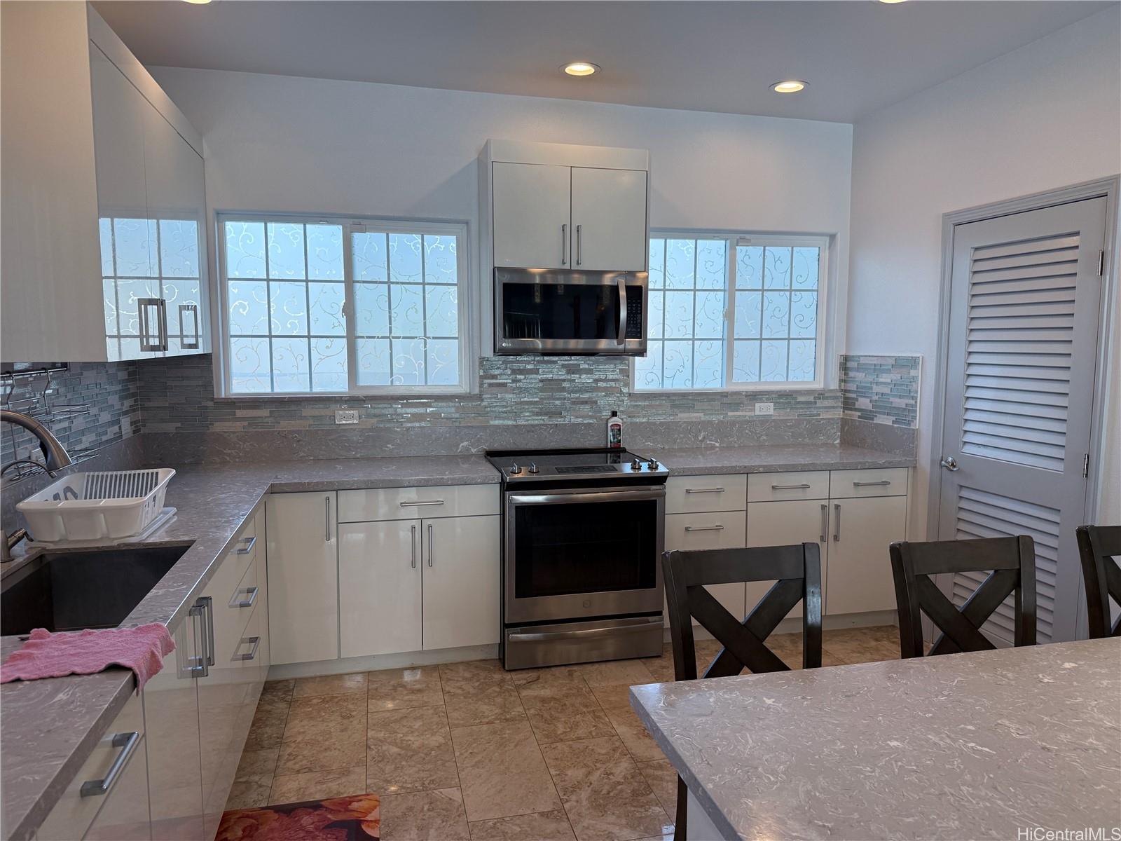 1380 Hoona St Pearl City - Rental - photo 7 of 23