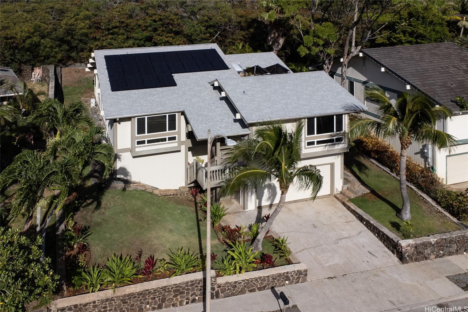 1381  Kaeleku Street Kalama Valley, Hawaii Kai home - photo 21 of 24