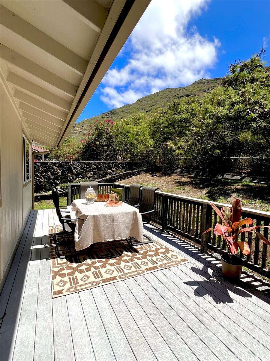 1381  Kaeleku Street Kalama Valley, Hawaii Kai home - photo 7 of 24