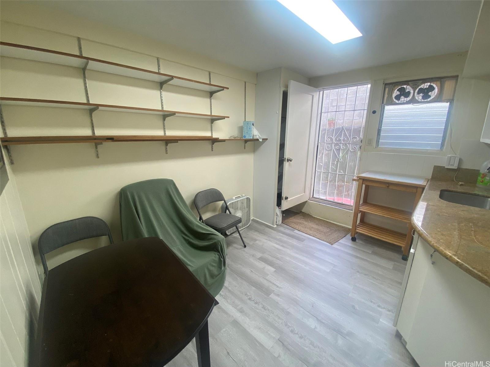 1382 Frank St Honolulu - Rental - photo 5 of 10