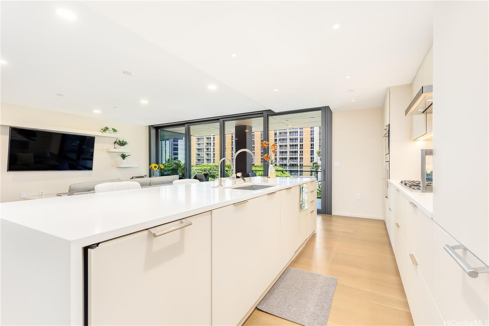 Park Lane condo # 1406, Honolulu, Hawaii - photo 6 of 25