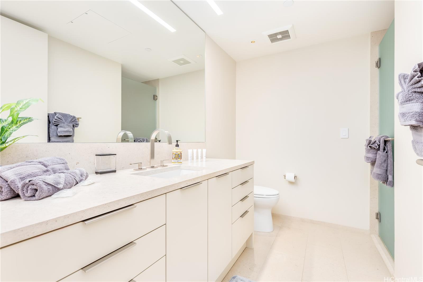 Park Lane condo # 1406, Honolulu, Hawaii - photo 8 of 25