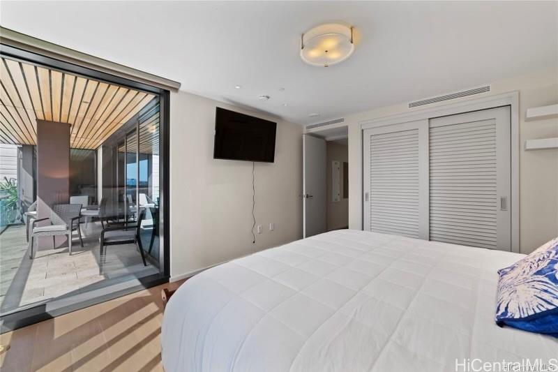 Park Lane condo # 1406, Honolulu, Hawaii - photo 13 of 17