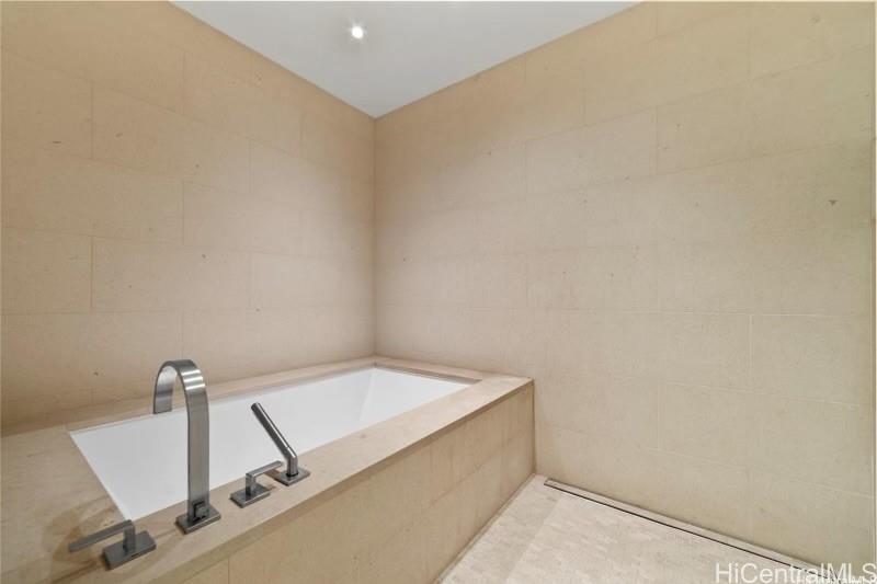 Park Lane condo # 1406, Honolulu, Hawaii - photo 4 of 17