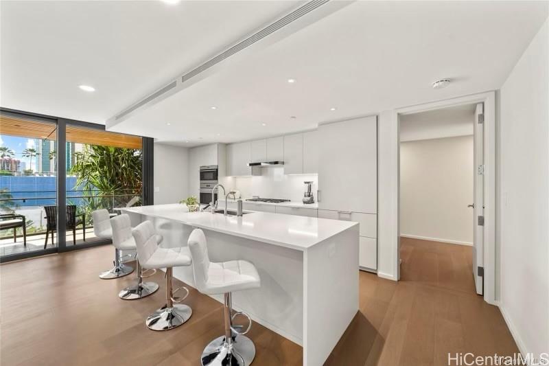 Park Lane condo # 1406, Honolulu, Hawaii - photo 5 of 17