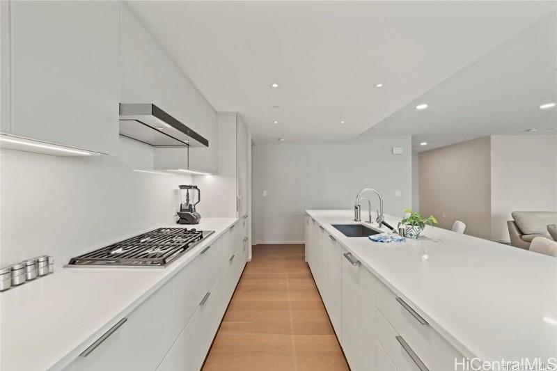 Park Lane condo # 1406, Honolulu, Hawaii - photo 7 of 17