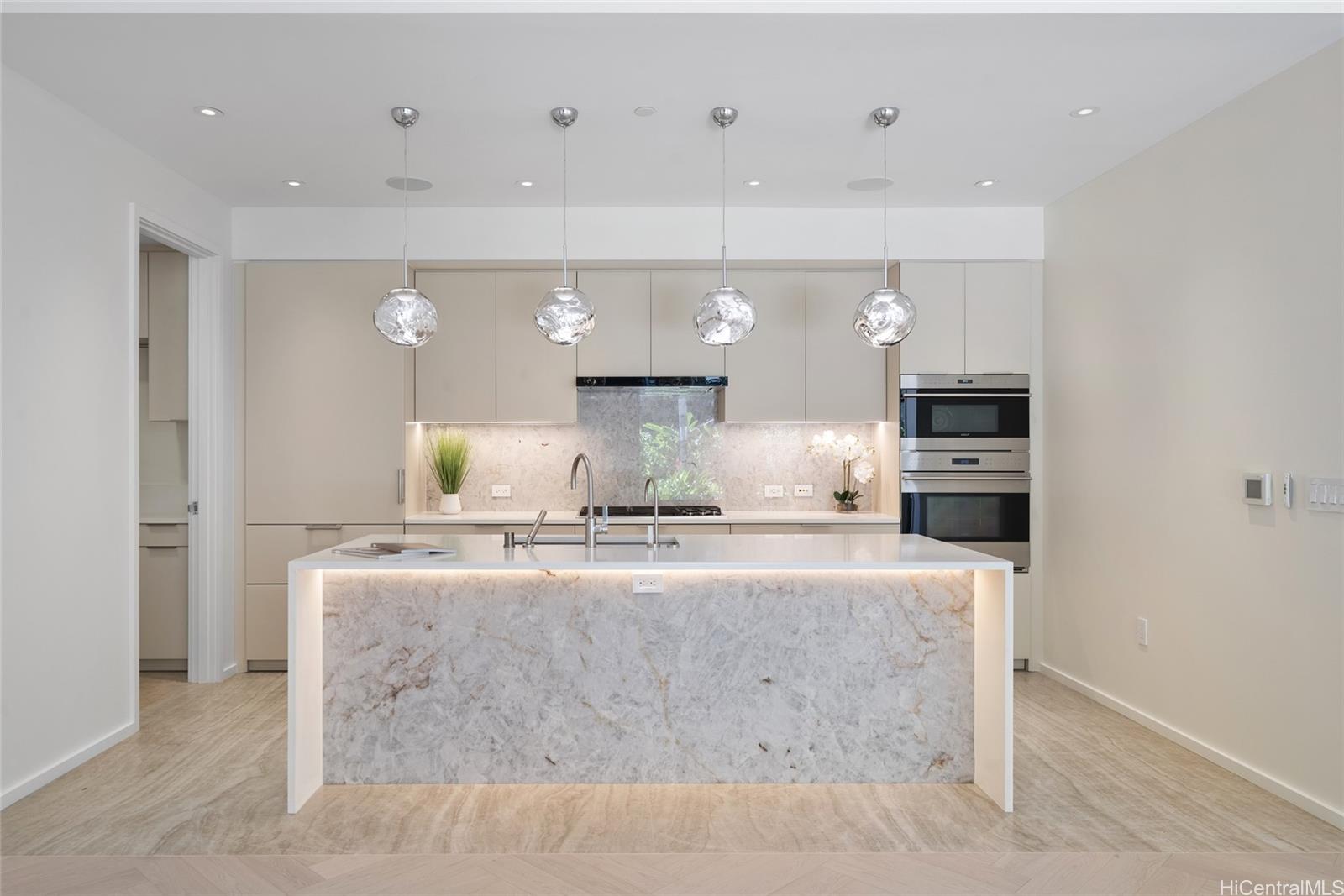 Park Lane condo # 2302, Honolulu, Hawaii - photo 4 of 25