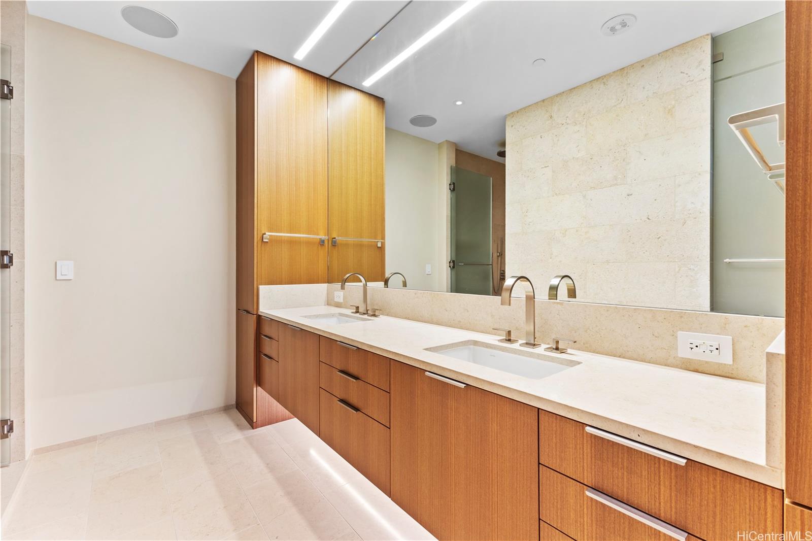 Park Lane condo # 2303, Honolulu, Hawaii - photo 12 of 19