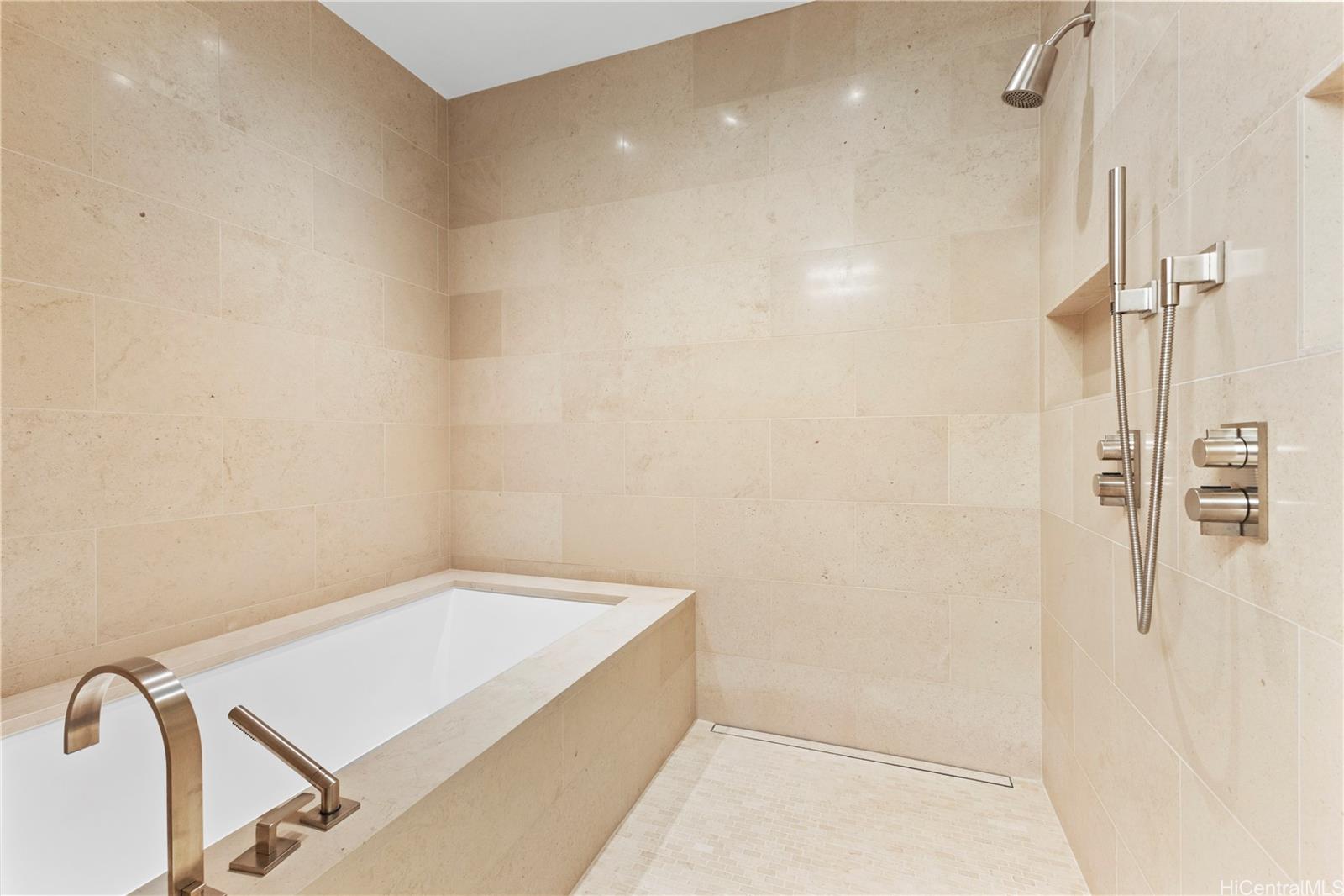 Park Lane condo # 2303, Honolulu, Hawaii - photo 13 of 19