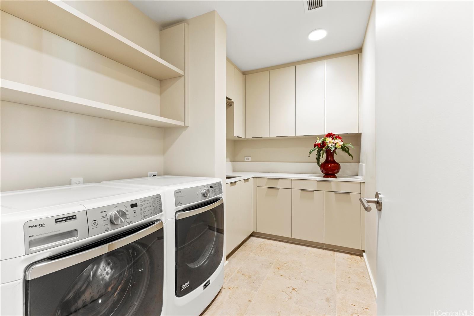 Park Lane condo # 2303, Honolulu, Hawaii - photo 17 of 19