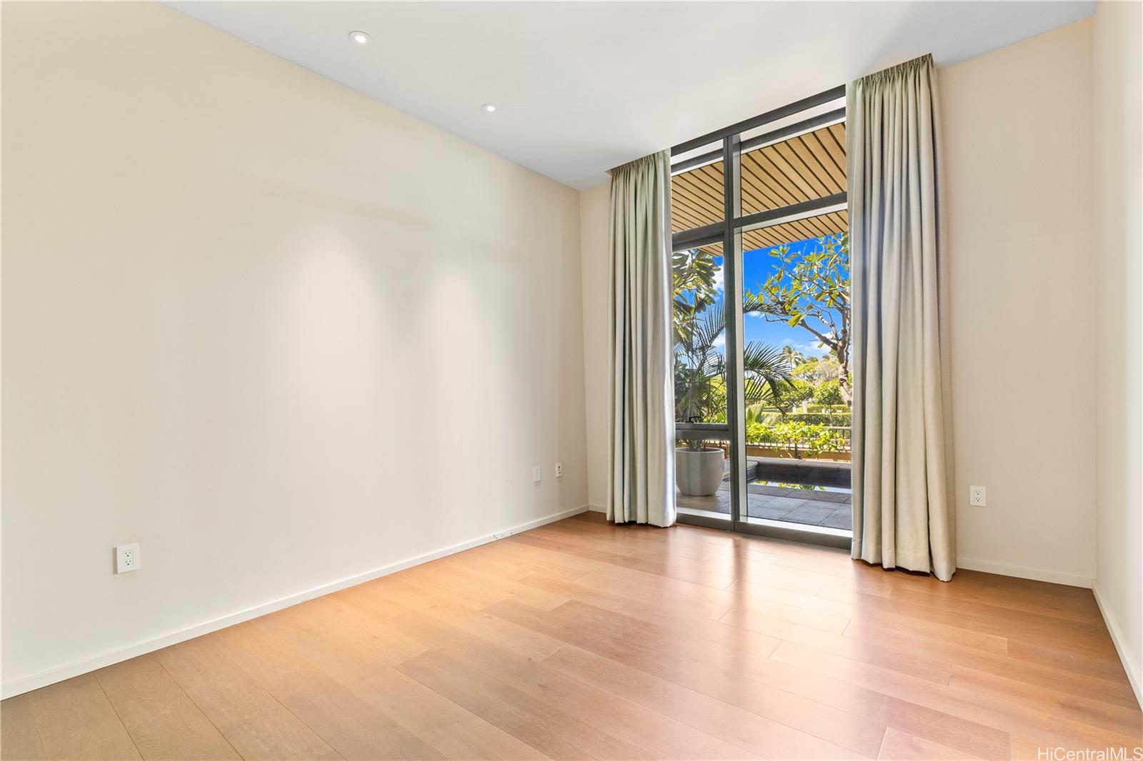 Park Lane condo # 2303, Honolulu, Hawaii - photo 6 of 19