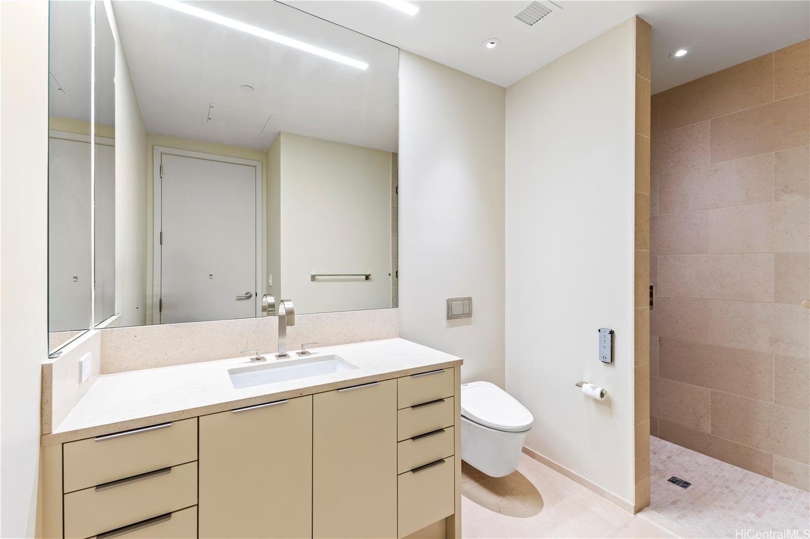 Park Lane condo # 2303, Honolulu, Hawaii - photo 8 of 19