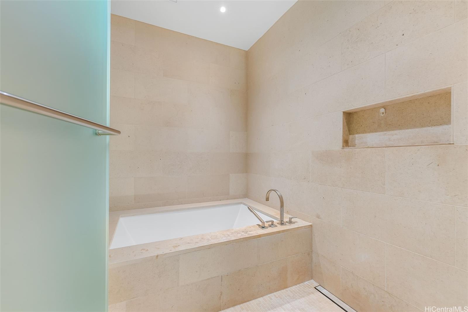 Park Lane condo # 3401, Honolulu, Hawaii - photo 16 of 25