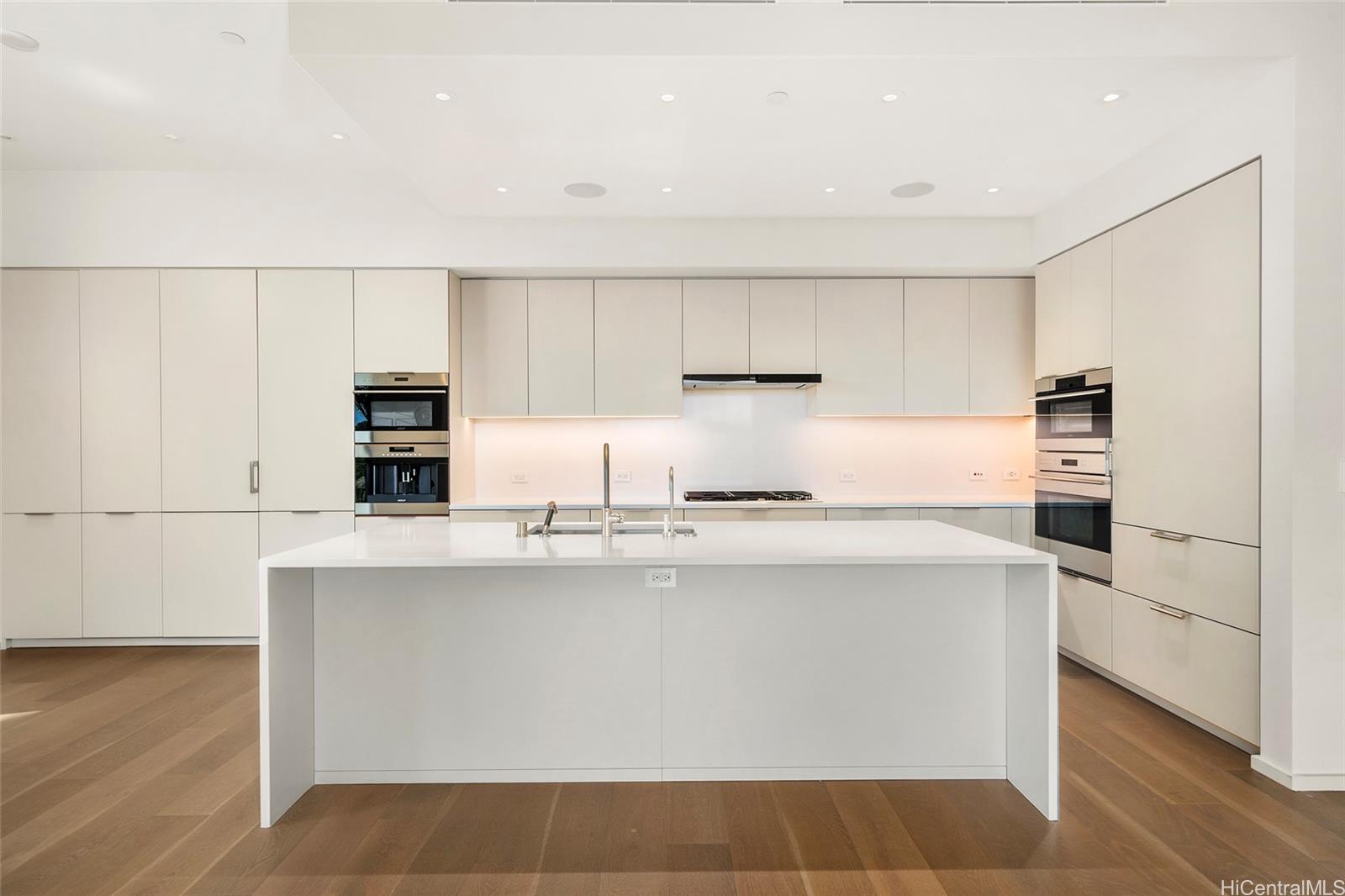 Park Lane condo # 5301, Honolulu, Hawaii - photo 3 of 25