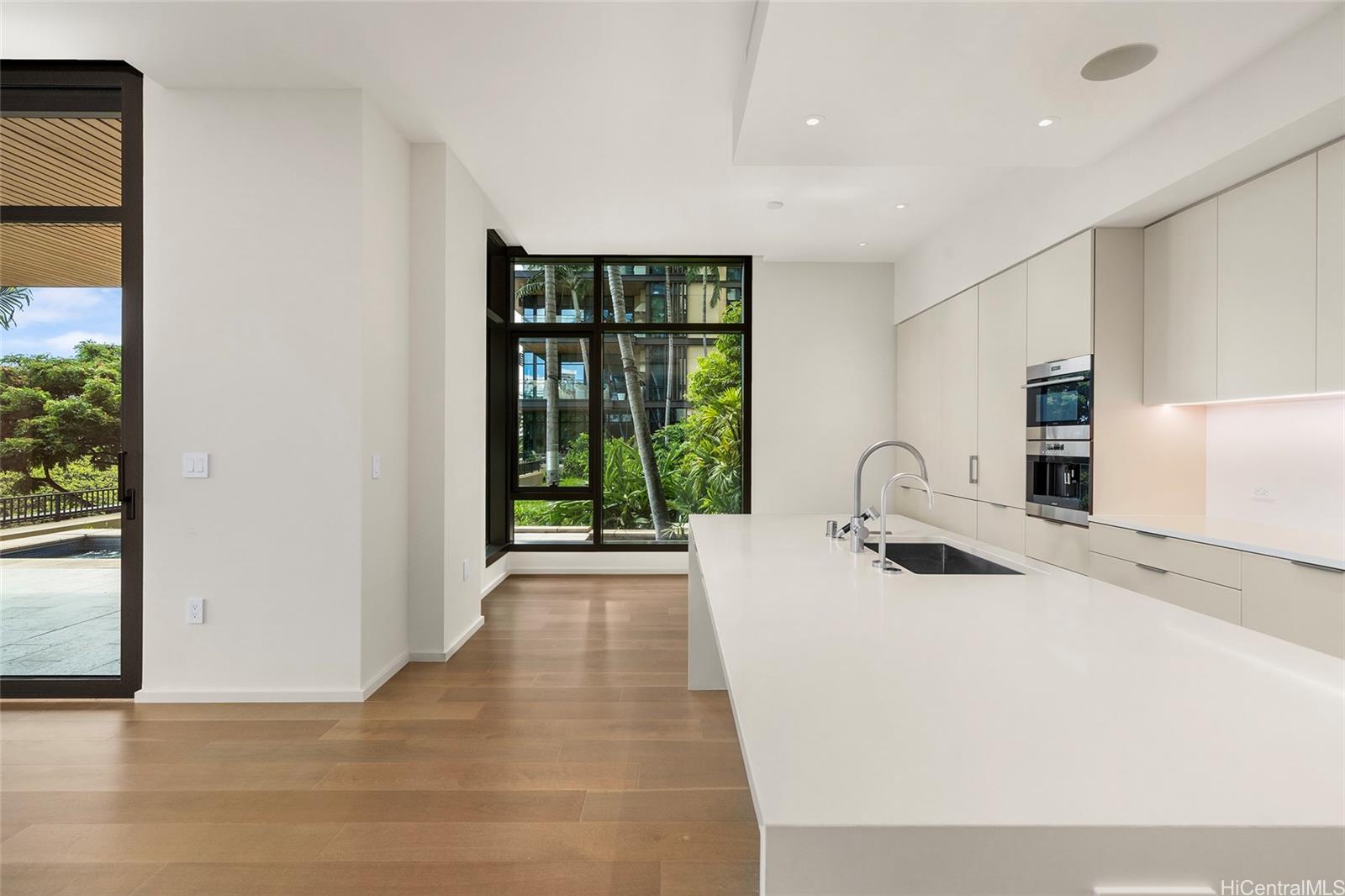 Park Lane condo # 5301, Honolulu, Hawaii - photo 7 of 25