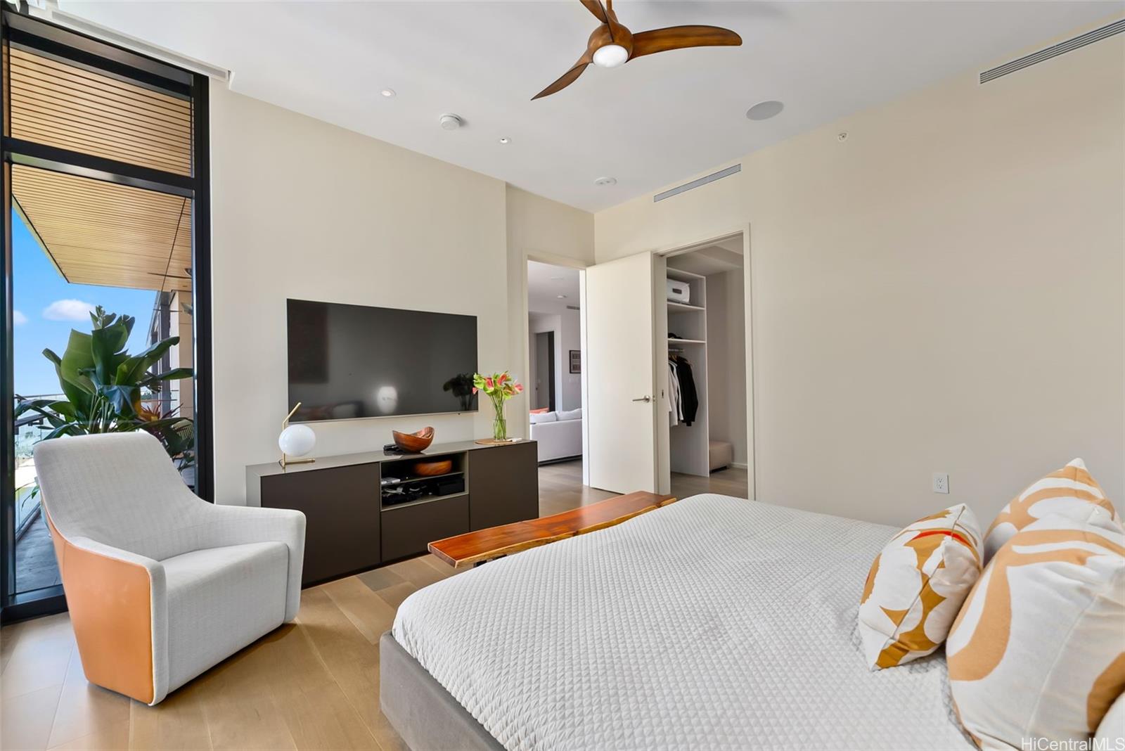 Park Lane condo # 5802, Honolulu, Hawaii - photo 11 of 25