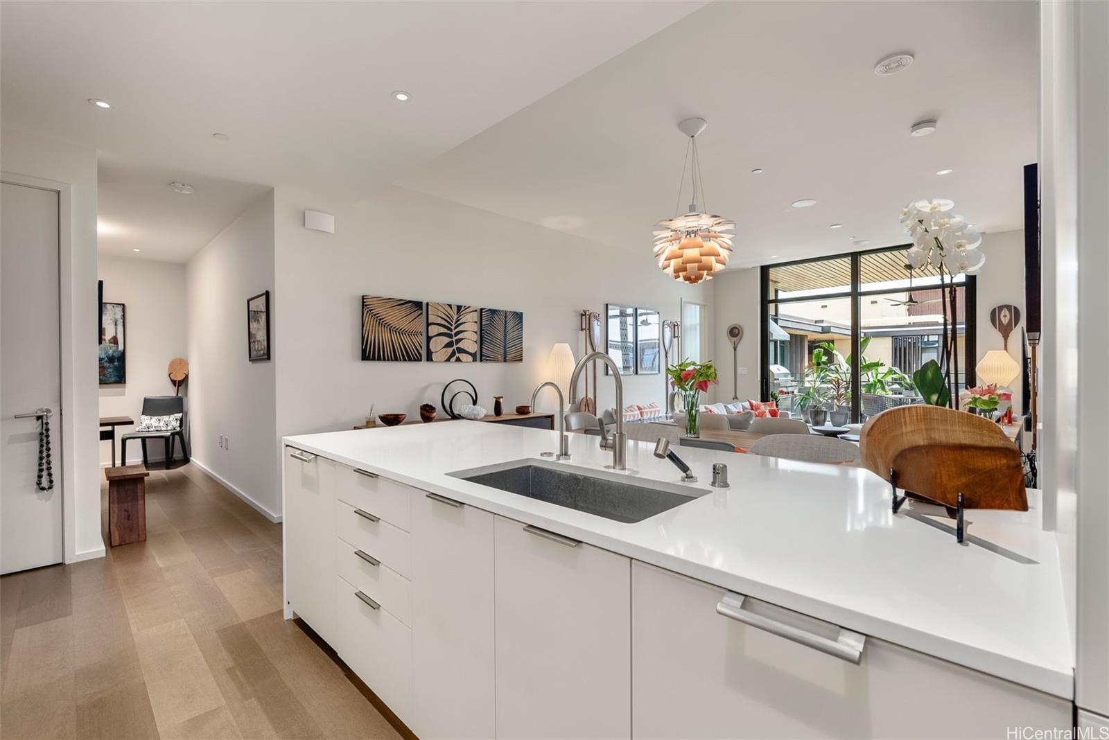 Park Lane condo # 5802, Honolulu, Hawaii - photo 4 of 25