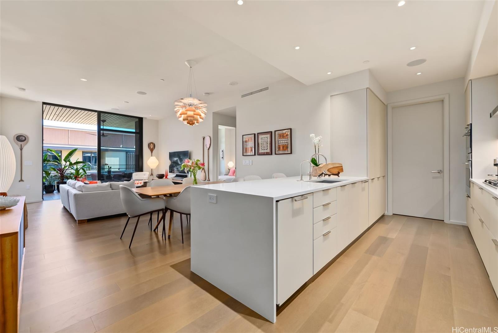 Park Lane condo # 5802, Honolulu, Hawaii - photo 6 of 25