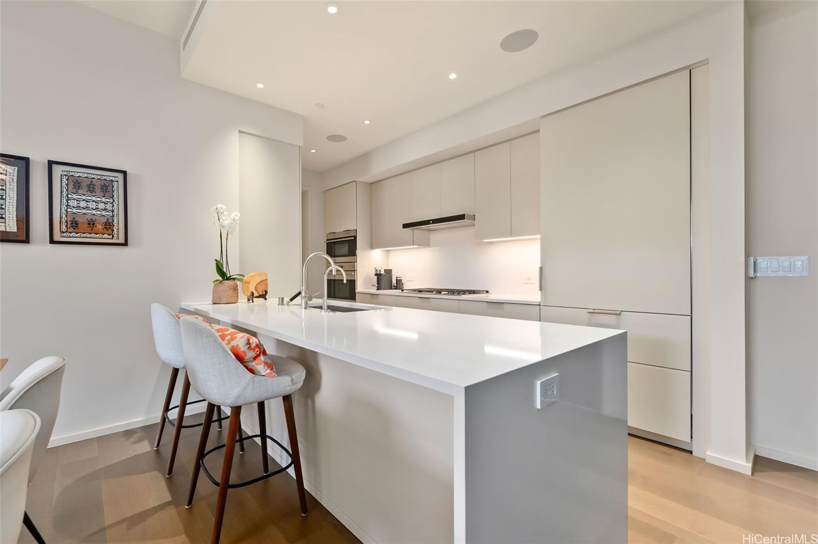 Park Lane condo # 5802, Honolulu, Hawaii - photo 7 of 25