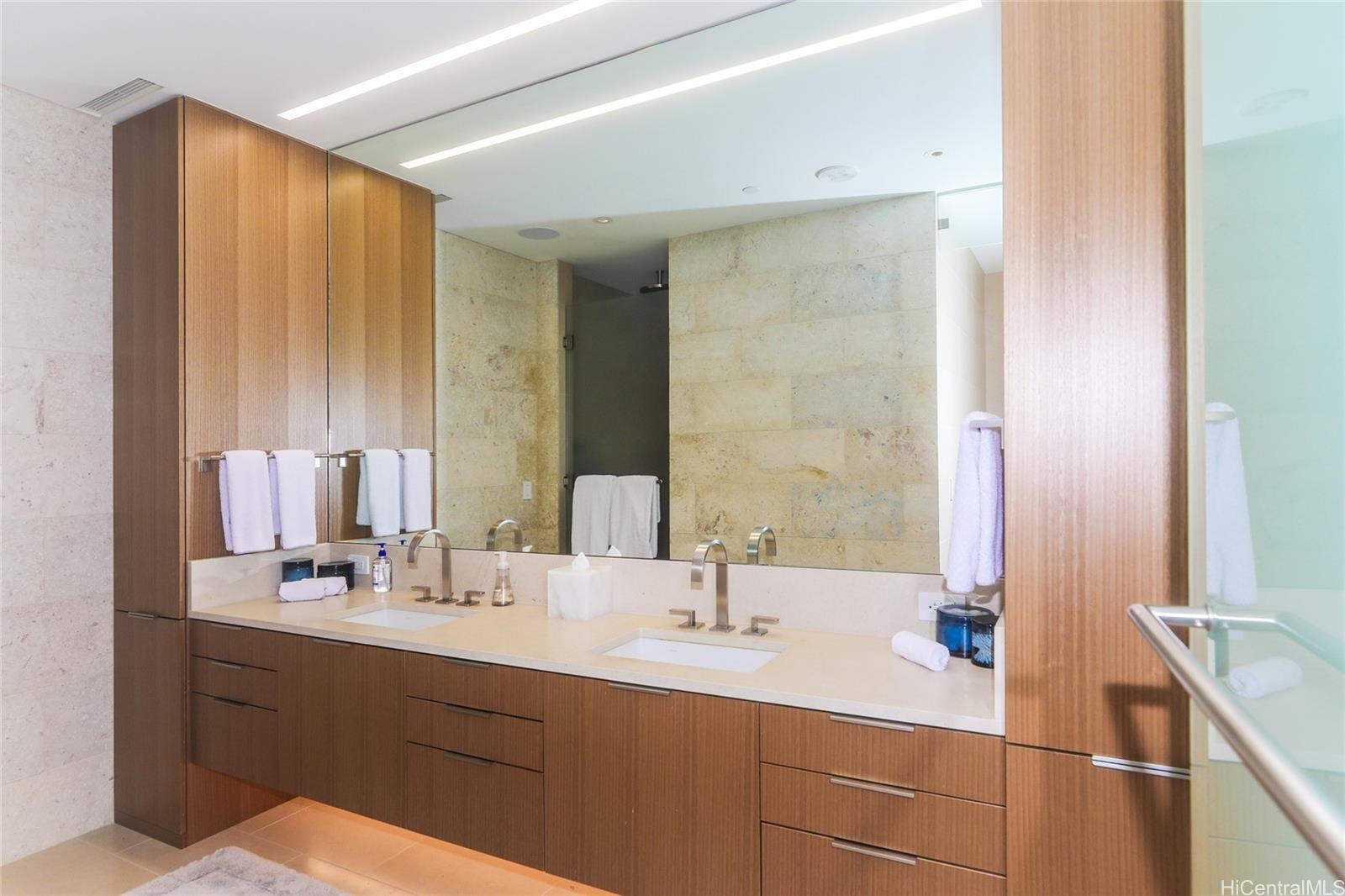 Park Lane condo # 6703, Honolulu, Hawaii - photo 11 of 17