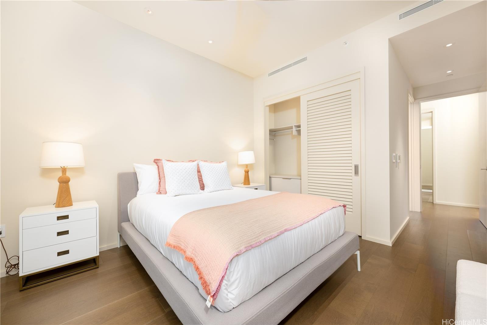 Park Lane condo # 8404, Honolulu, Hawaii - photo 2 of 18