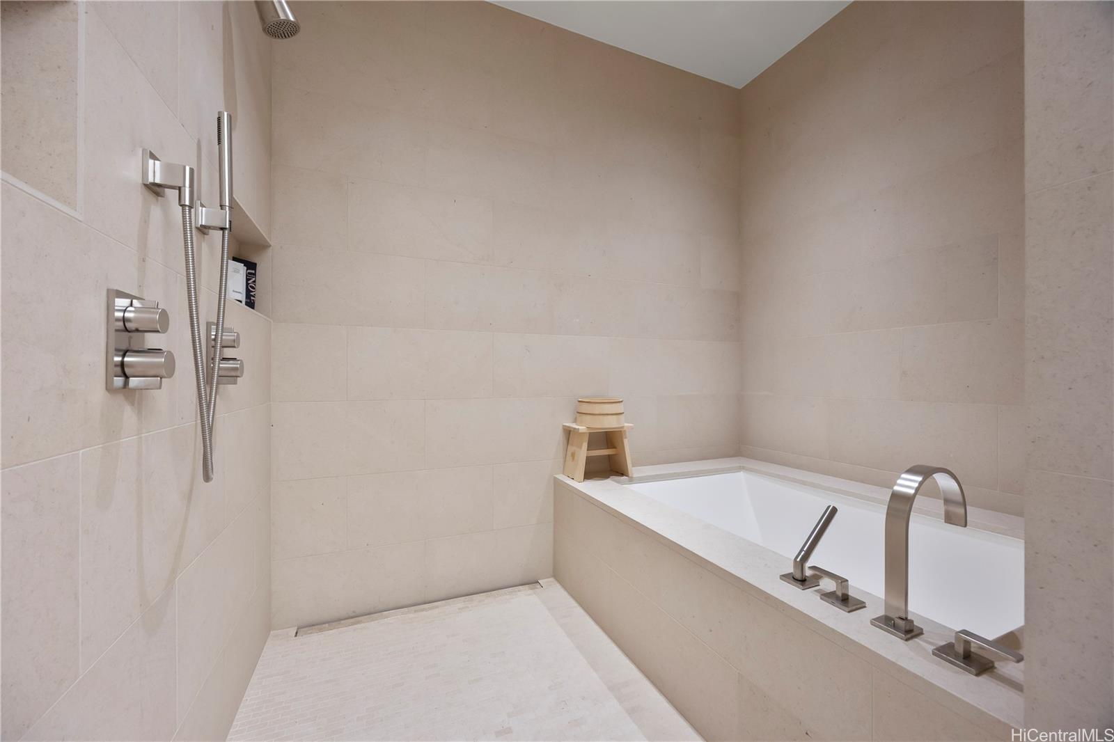 Park Lane condo # 8601, Honolulu, Hawaii - photo 17 of 25