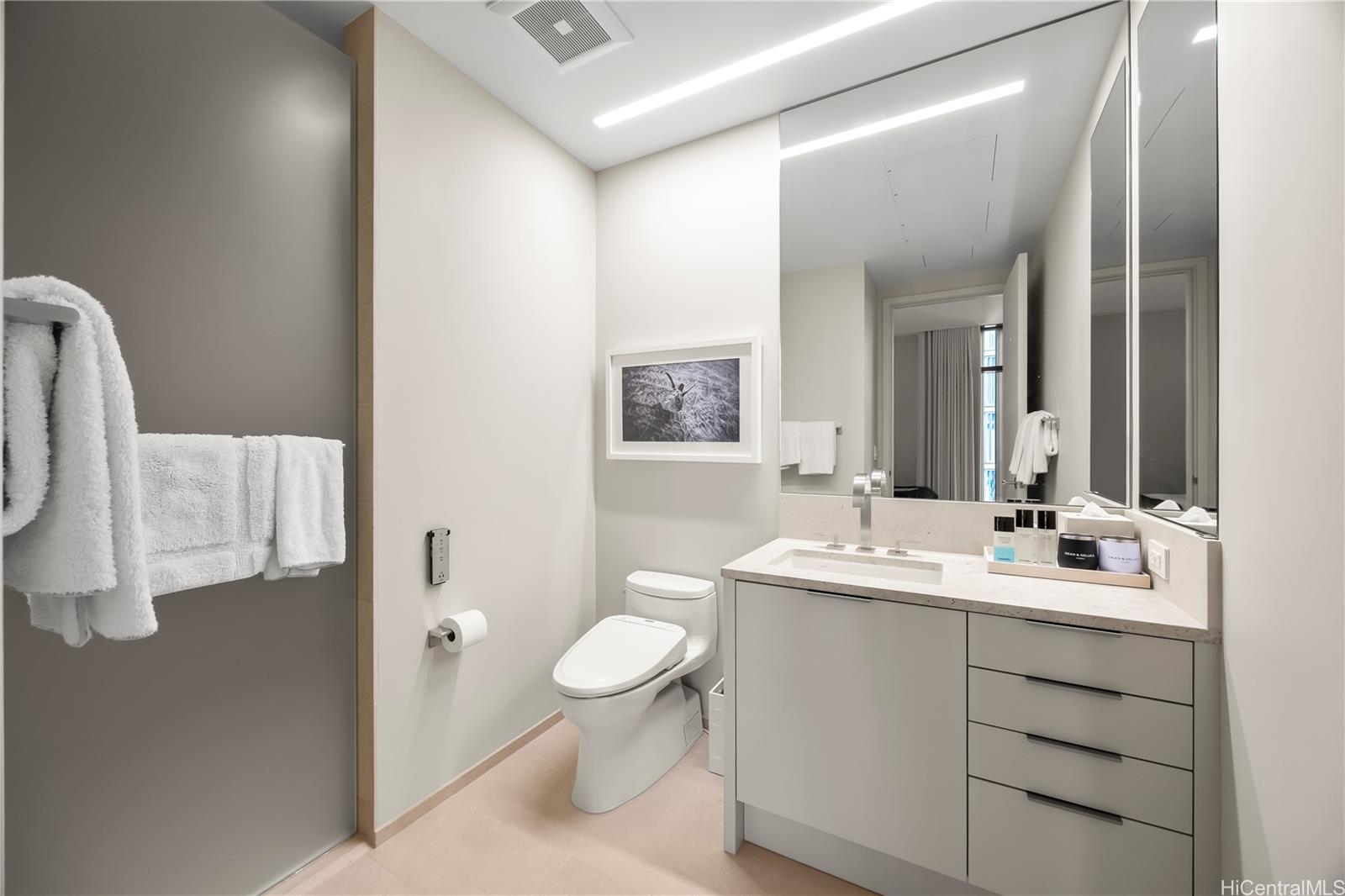 Park Lane condo # 8601, Honolulu, Hawaii - photo 22 of 25