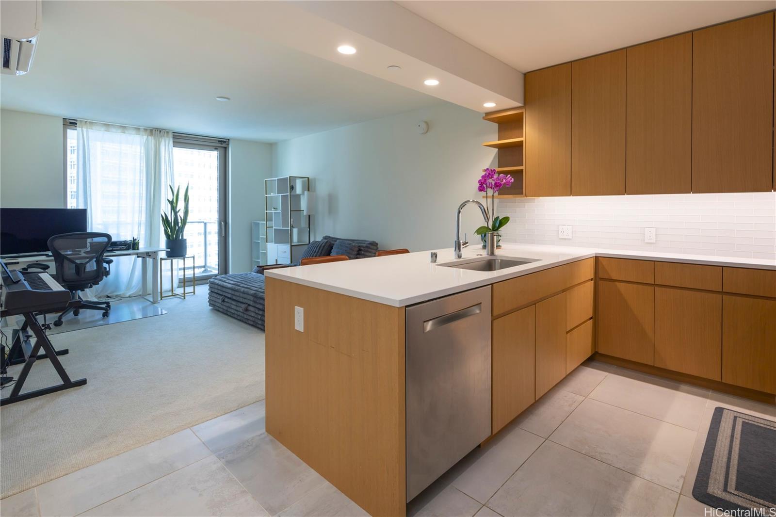 Sky Ala Moana West condo # 1505, Honolulu, Hawaii - photo 3 of 15