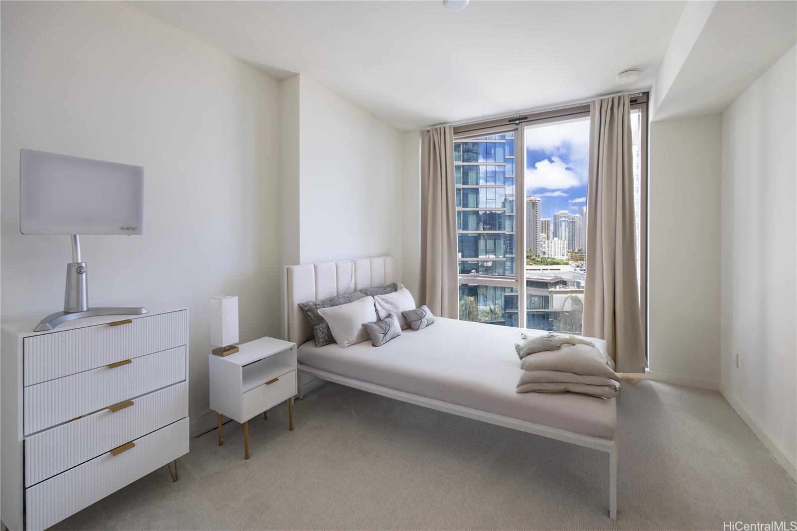 Sky Ala Moana West condo # 1505, Honolulu, Hawaii - photo 4 of 15