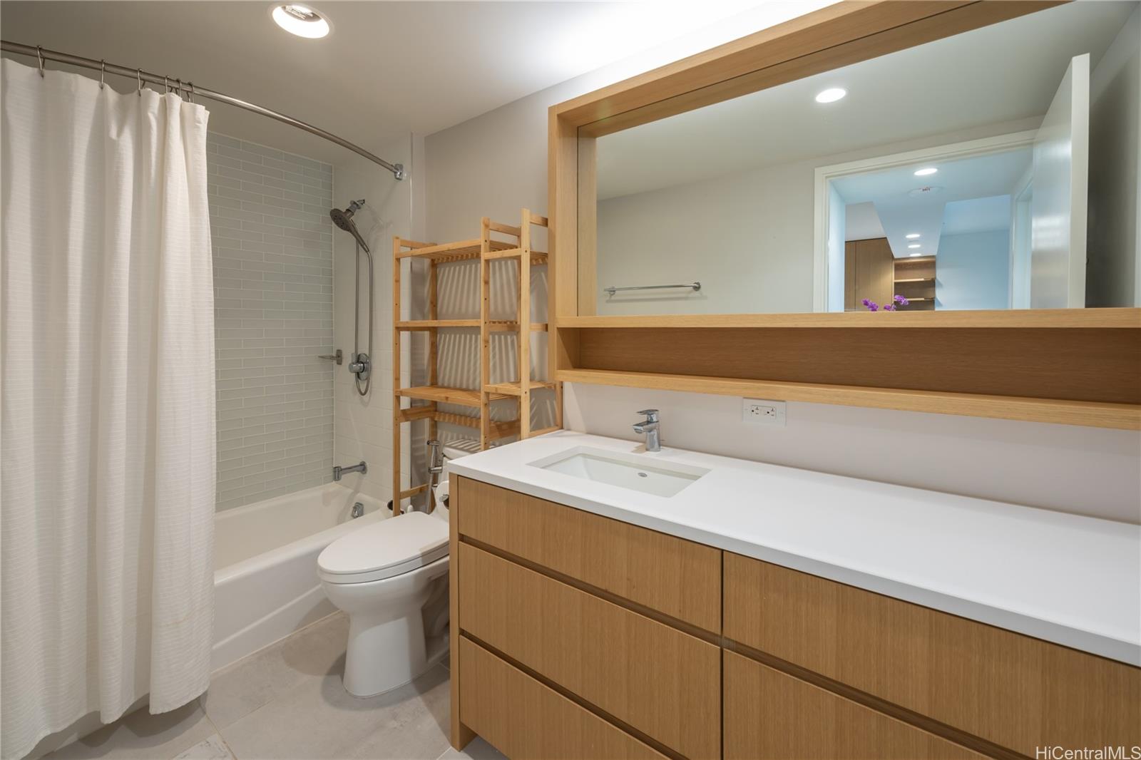 Sky Ala Moana West condo # 1505, Honolulu, Hawaii - photo 5 of 15