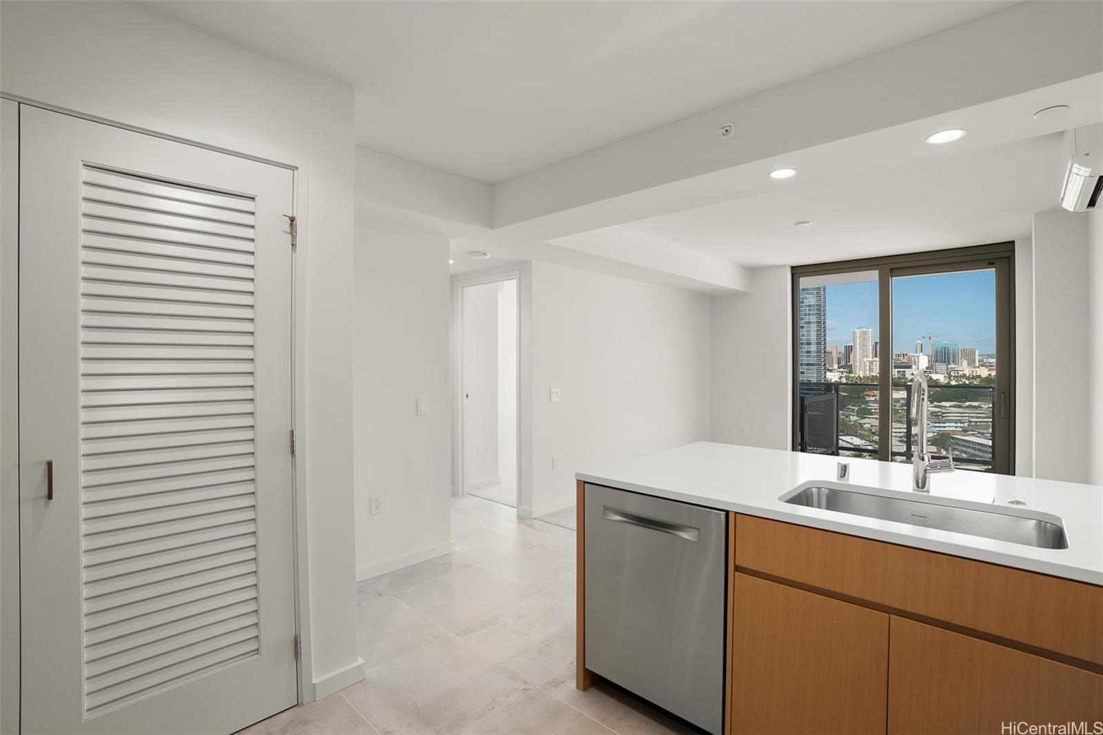 Sky Ala Moana West condo # 1610, Honolulu, Hawaii - photo 5 of 24