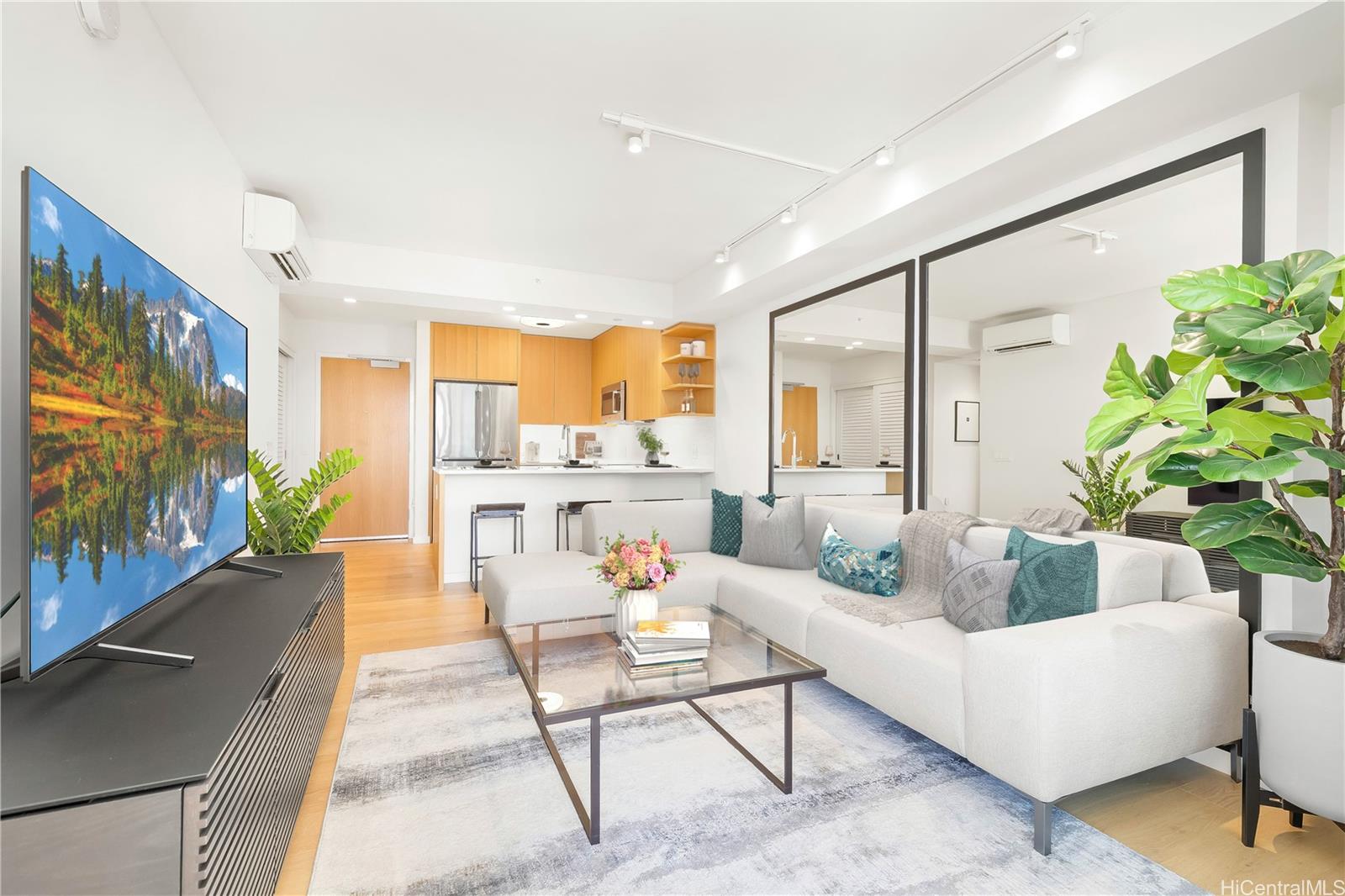 Sky Ala Moana West condo # 1807, Honolulu, Hawaii - photo 3 of 24