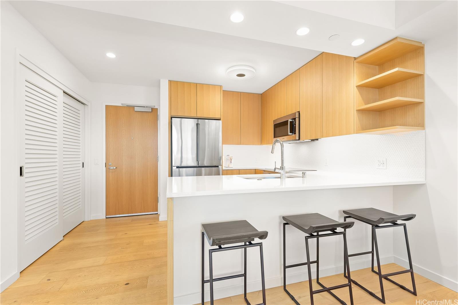 Sky Ala Moana West condo # 1807, Honolulu, Hawaii - photo 4 of 24