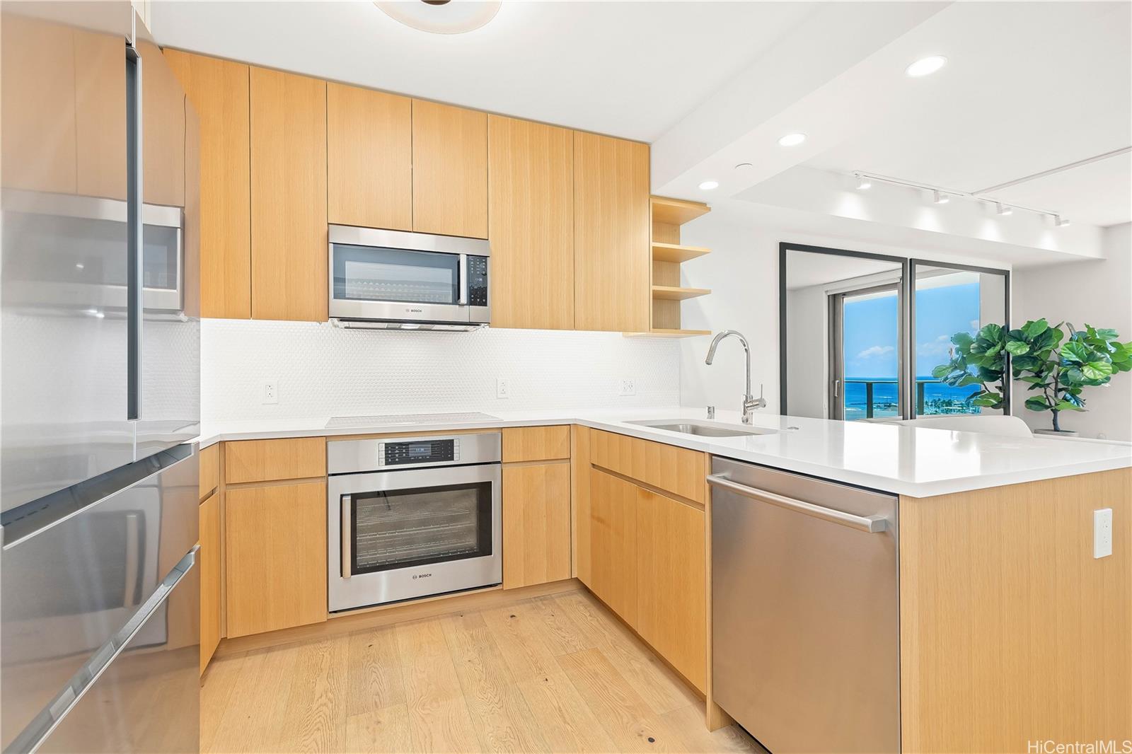 Sky Ala Moana West condo # 1807, Honolulu, Hawaii - photo 5 of 24