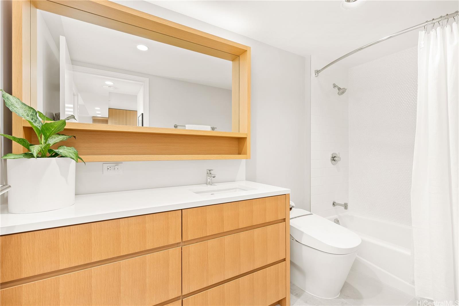 Sky Ala Moana West condo # 1807, Honolulu, Hawaii - photo 9 of 24