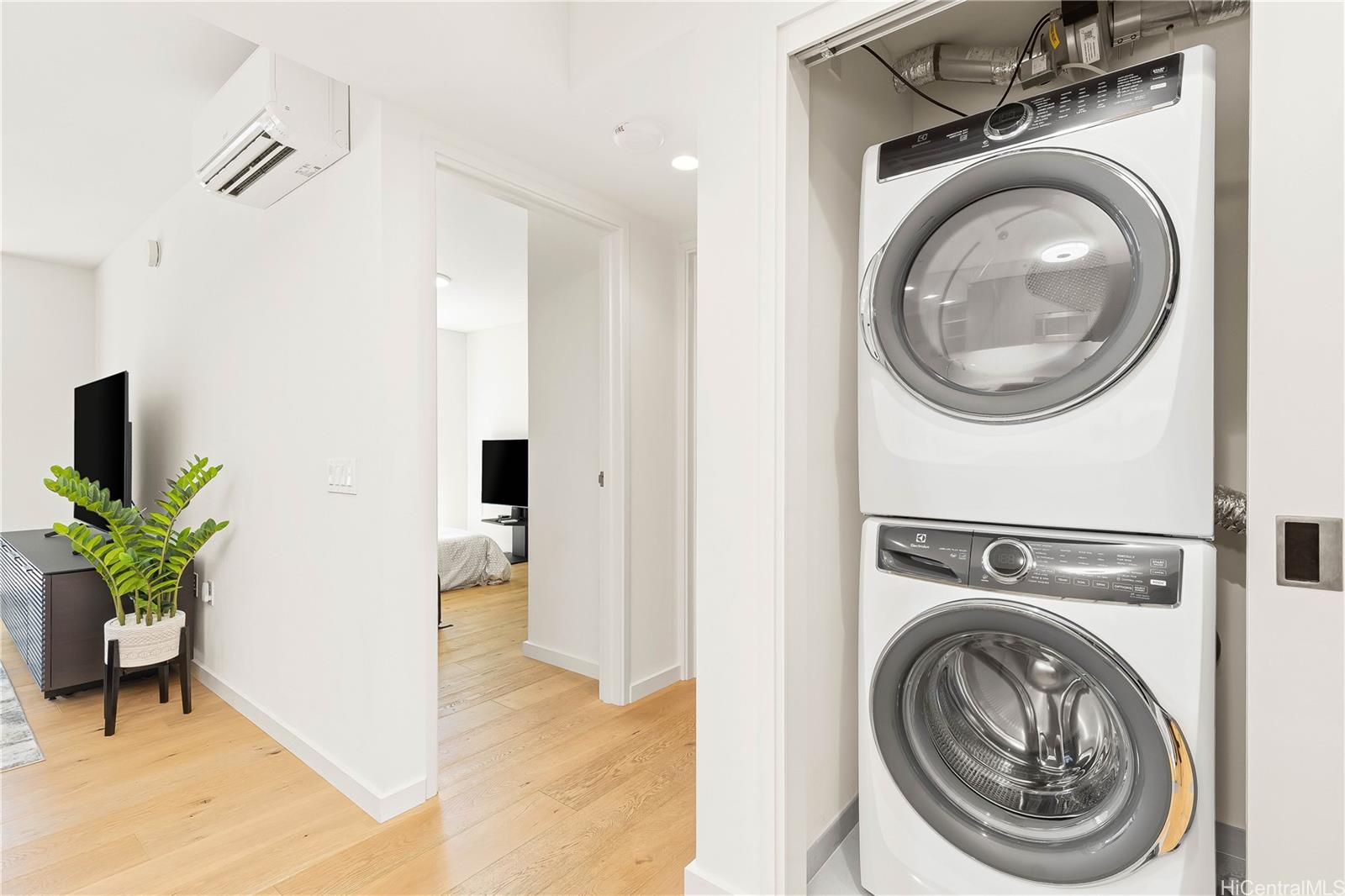 Sky Ala Moana West condo # 1807, Honolulu, Hawaii - photo 10 of 24