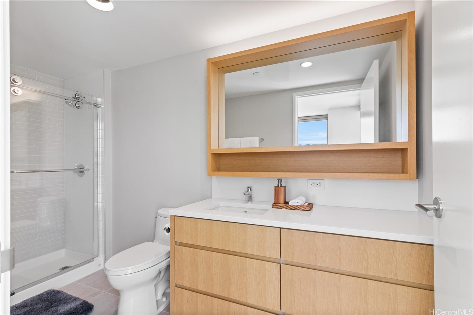 Sky Ala Moana West condo # 2811, Honolulu, Hawaii - photo 10 of 13